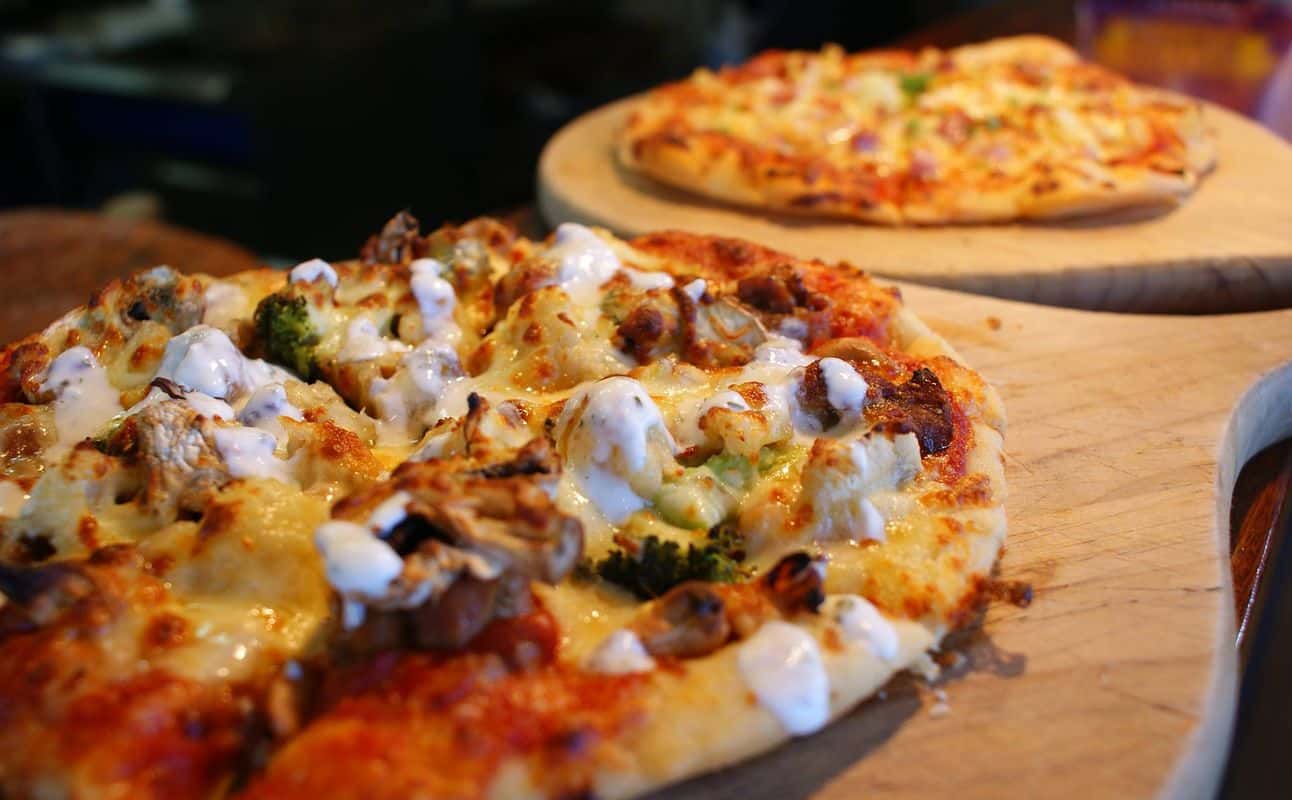 Enjoy Pizza cuisine at Hamills Bar in Frankton, Queenstown