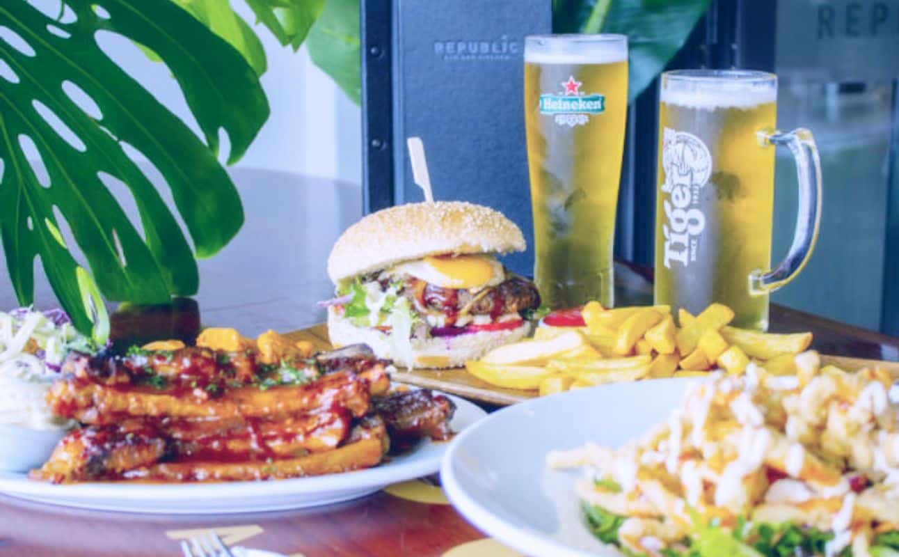 Enjoy Pizza, Pub Food and Craft beer cuisine at Republic Bar & Kitchen in Manukau, Auckland