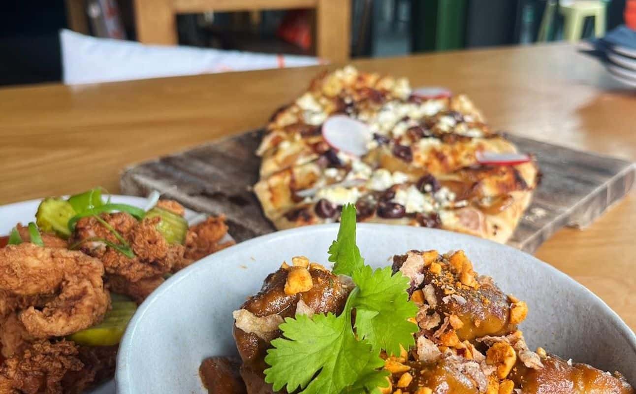 Enjoy Pub Food, New Zealand, Vegan options, Vegetarian options, Gluten Free options, Bars & pubs, Gastropub, Indoor & outdoor seating, $$$$, Bar scene and Special occasion cuisine at The Roaming Giant in Claudelands, Waikato